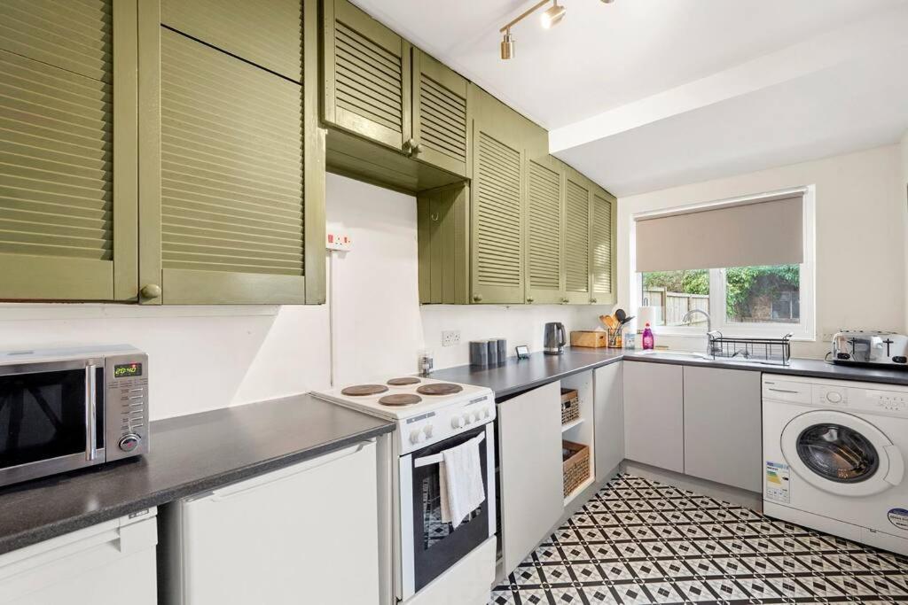 Aesthetic Cambridge Cottage Sleeps 5! Luaran gambar