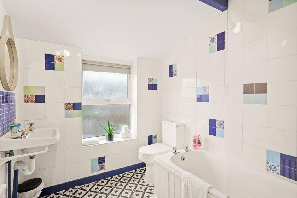 Aesthetic Cambridge Cottage Sleeps 5! Luaran gambar