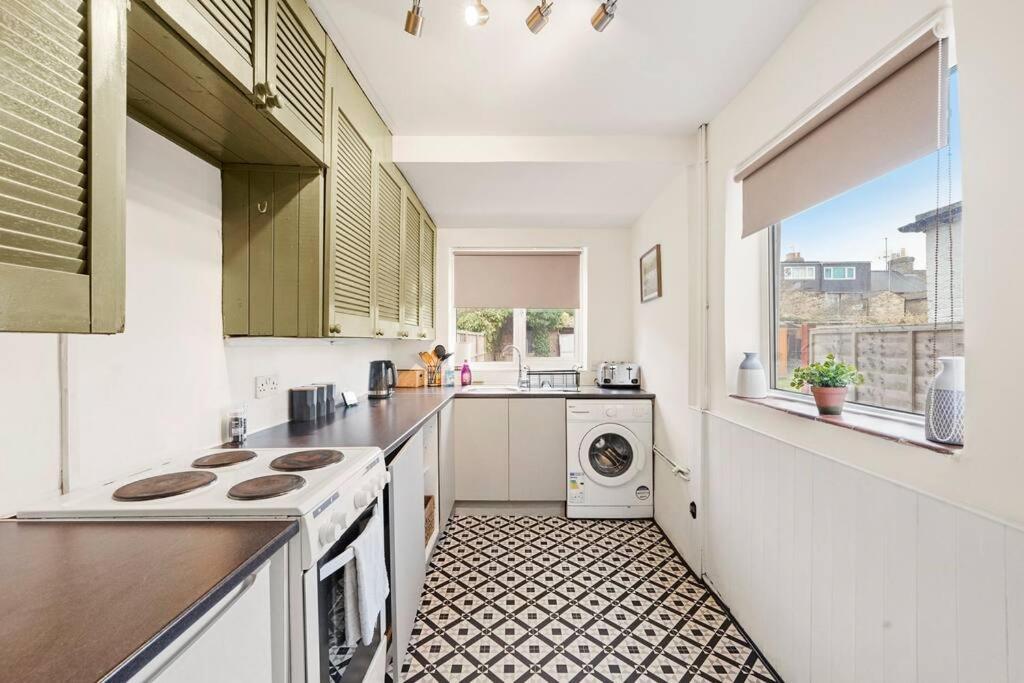 Aesthetic Cambridge Cottage Sleeps 5! Luaran gambar