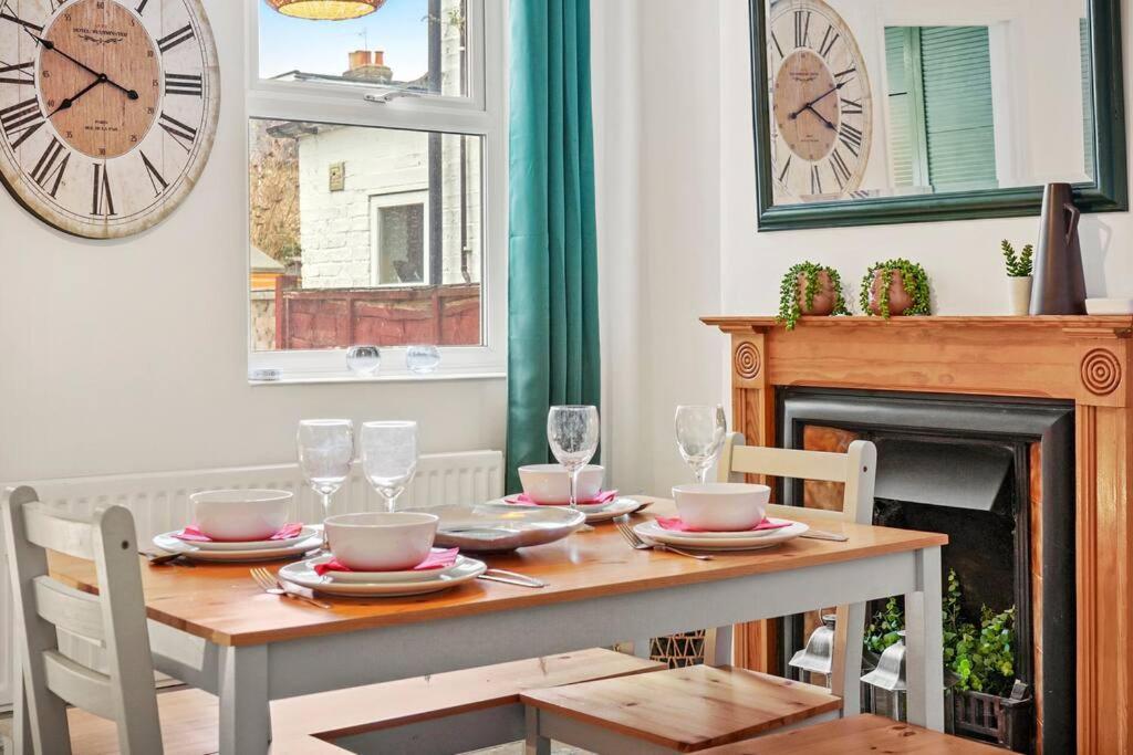 Aesthetic Cambridge Cottage Sleeps 5! Luaran gambar