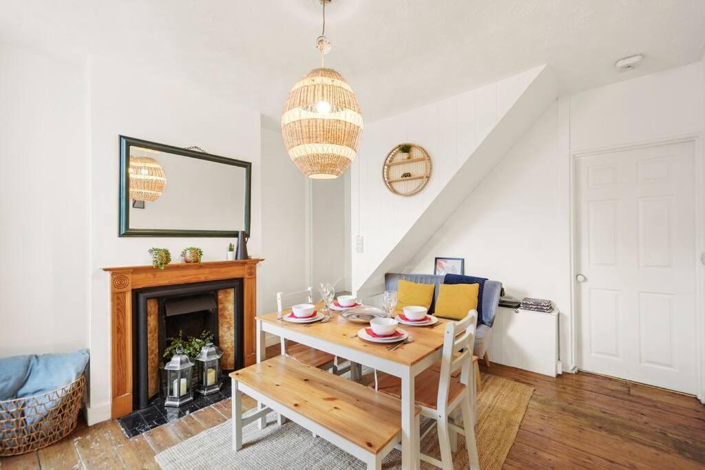 Aesthetic Cambridge Cottage Sleeps 5! Luaran gambar